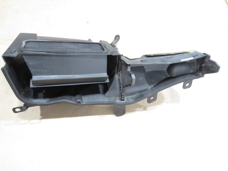 14-19 Maserati Quattroporte 2016 Front Right Under Cowl Air Filter Housing ;:A