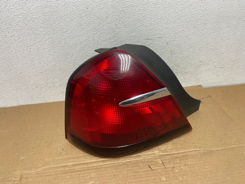 1998 - 2002 Mercury Grand Marquis Left Driver Lh Side Tail Light Oem AD3897 LK