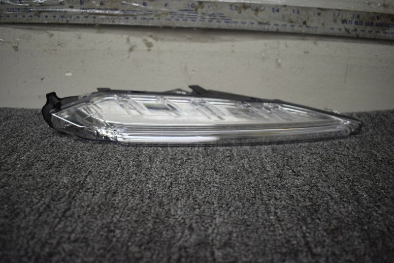 2015-2017 PORSCHE MACAN RIGHT SIDE DAYTIME RUNNING LIGHT FACTORY OEM