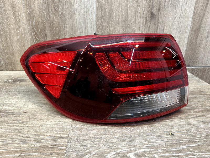 2019-2020 KIA SORENTO LH TAIL LAMP ASSY OEM PART# 92401-C6500