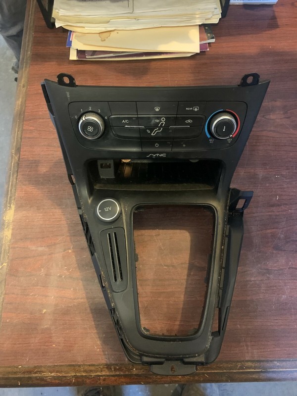 15-18 FORD FOCUS OEM HEATER AC CONTROL UNIT W/ TRIM AND SHIFTER BEZEL