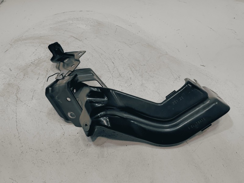 2021-2025 Volkswagen Atlas Front Passenger Fender Reinforcement Bracket Set OEM