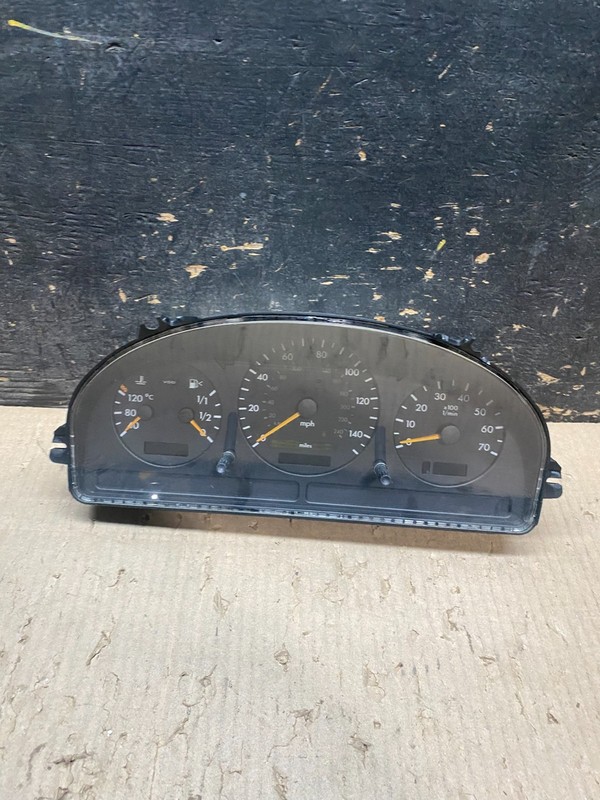 2002-2005 Mercedes W163 ML320 ML430 Instrument Cluster Speedometer X8082 DG