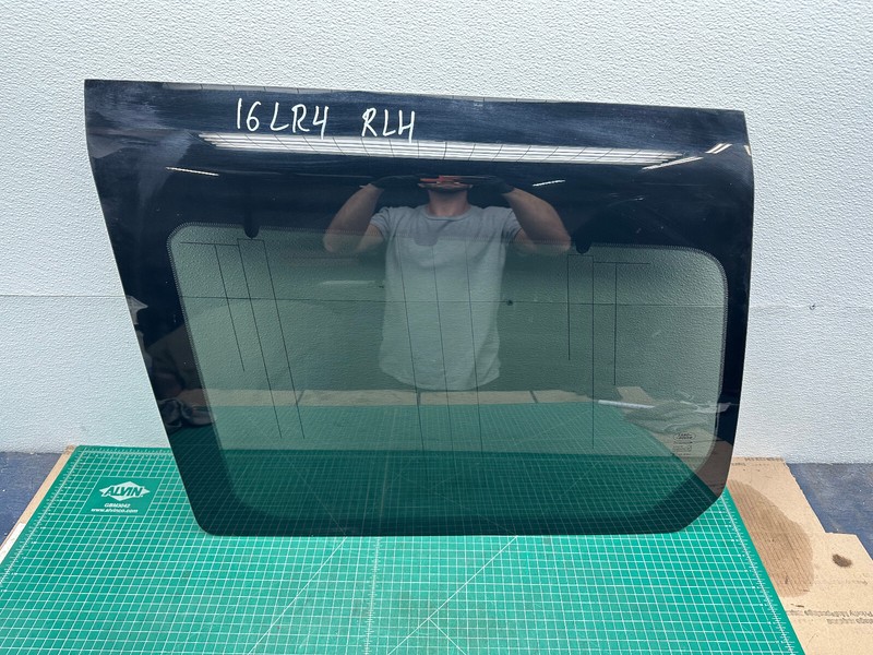05-16 LAND ROVER REAR LEFT DRIVER SIDE QUARTER WINDOW GLASS OEM