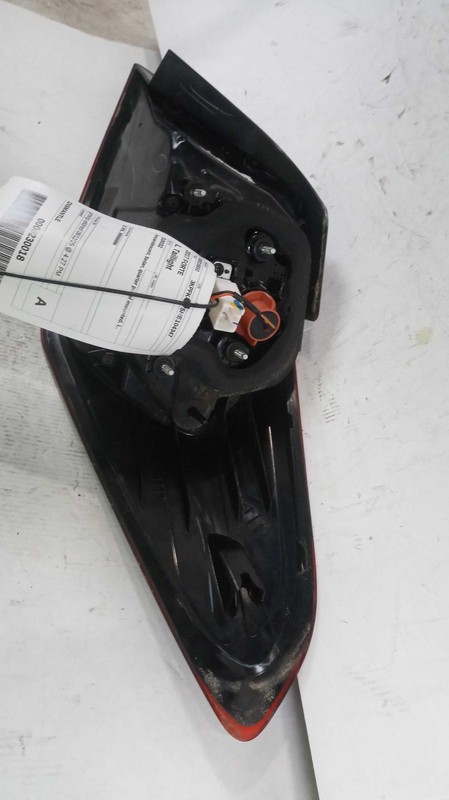 2017-2018 KIA FORTE Left Tail Light Assembly White OEM 628765 Used 70K Mi