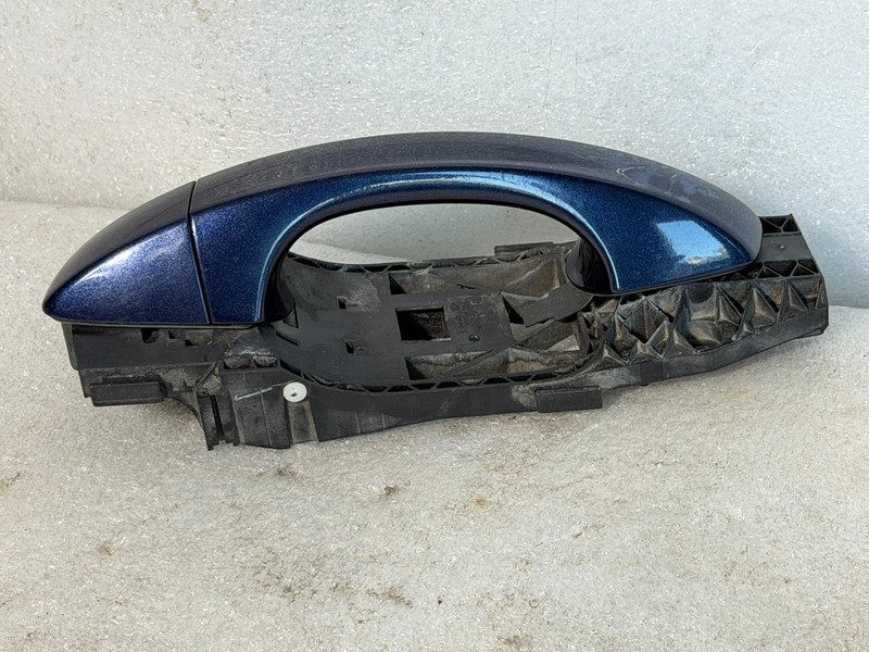 2010-2021 VOLKSWAGEN GTI REAR RIGHT SIDE EXTERIOR DOOR HANDLE W/ BRACKET OEM