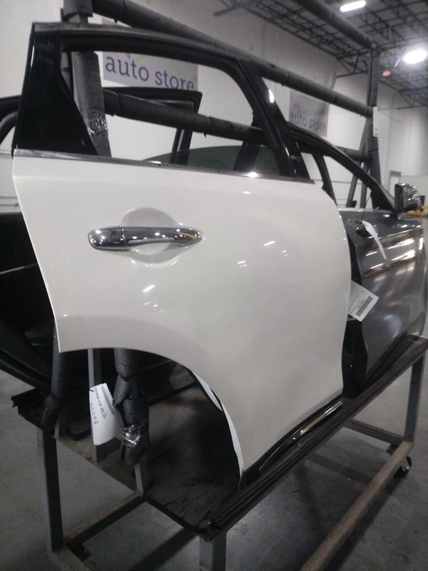 2015 INFINITI QX70 Rear Right Door White OEM Good Condition 105K Miles