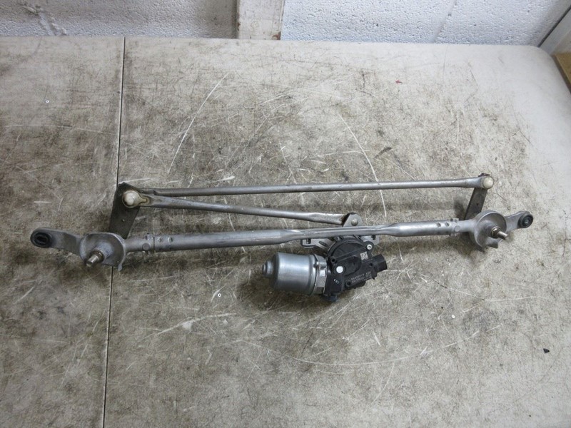 2016-2024 Chevrolet Camaro OEM Windshield Wiper Linkage w/ Motor 84498919