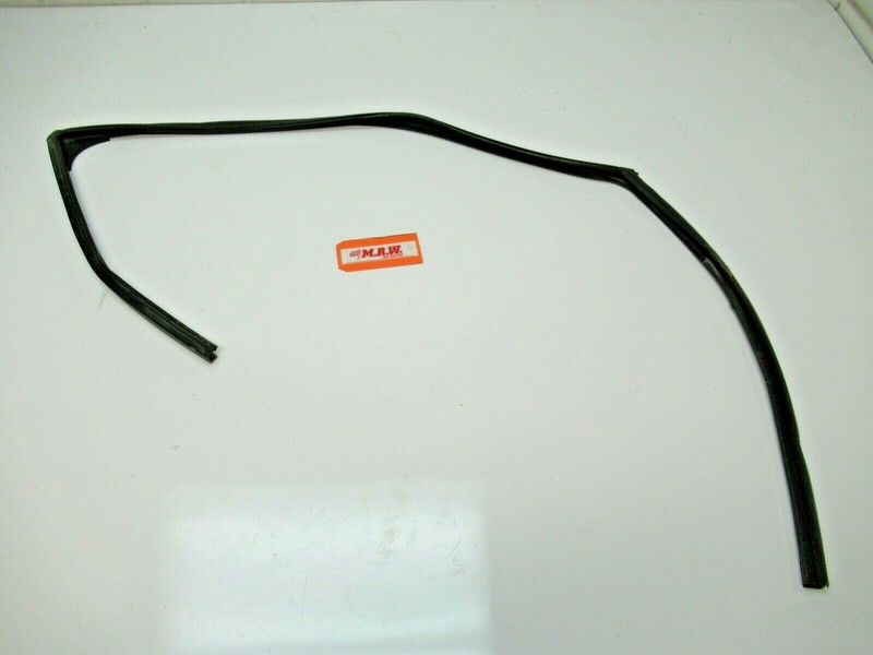 FRONT DOOR RUBBER SEAL TRACK RUN GLASS WINDOW RIGHT WEATHER RF RH R for ACADIA