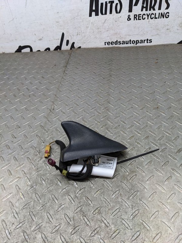 OEM 10-15 Chevrolet Camaro Coupe Roof Mounted Shark Antenna Fin Radio 1190615
