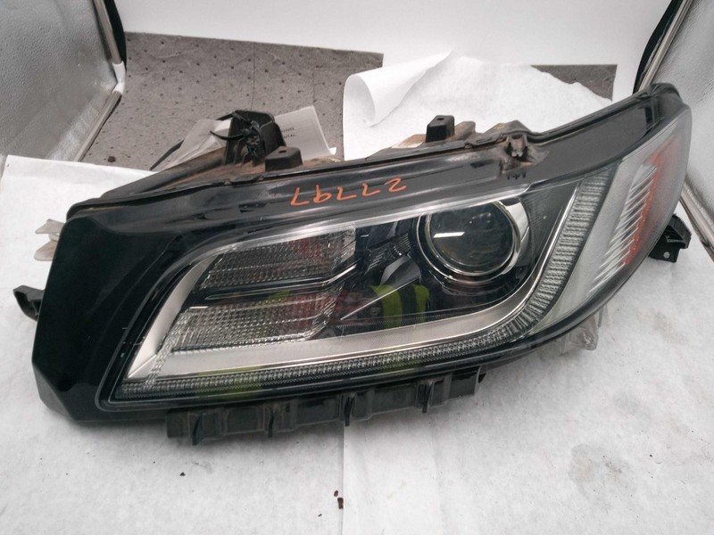 2017 Lincoln Continental Left Headlight Assembly White 621681 60K Miles