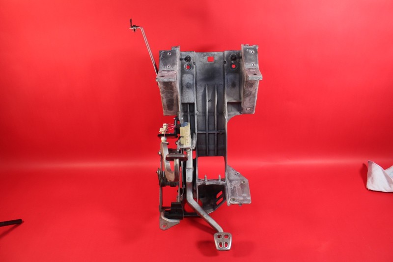 07-04 C5 Corvette Manual Clutch Brake Foot Pedal Assembly *USED* 10402879