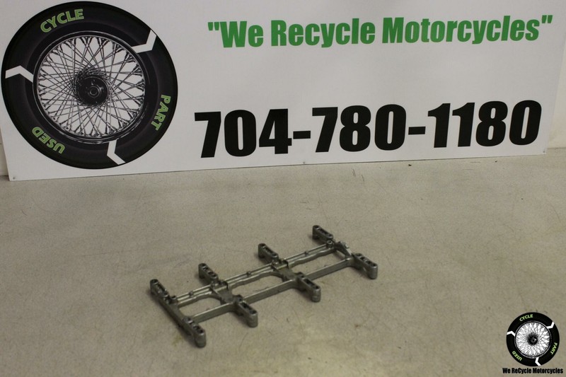 2006 Triumph Rocket III Classic 3 CAMSHAFT CAP HOLDER CLAMP CAM SHAFT 06