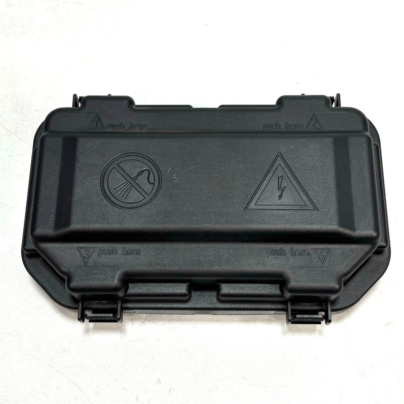 π 2012 - 2021 BMW M328I F30 2 / 3 / 4 SERIES MAIN ENGINE FUSE BOX MODULE OEM