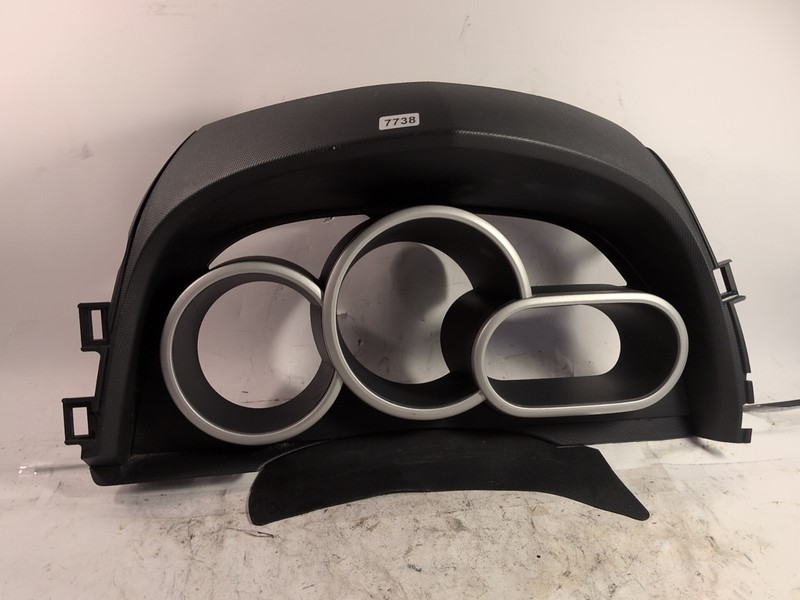 2009 2010 09 10 PONTIAC VIBE GT SPEEDOMETER DASH INSTRUMENT GAUGES CLUSTER BEZEL