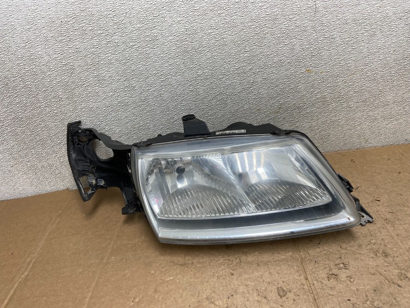 2002 to 2005 Saab 9-5 Right Passenger Side Halogen Headlight OEM AA5088 DW