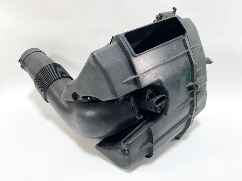 04-10 AUDI A8 L S8 ENGINE MOTOR AIR FILTER CLEANER BOX HOUSING W/ HOSE OEM