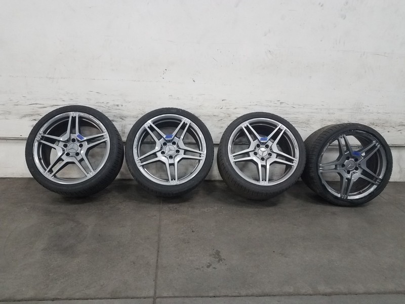 2010 Mercedes AMG E 63 19" Wheel / Tire Set - * #1562