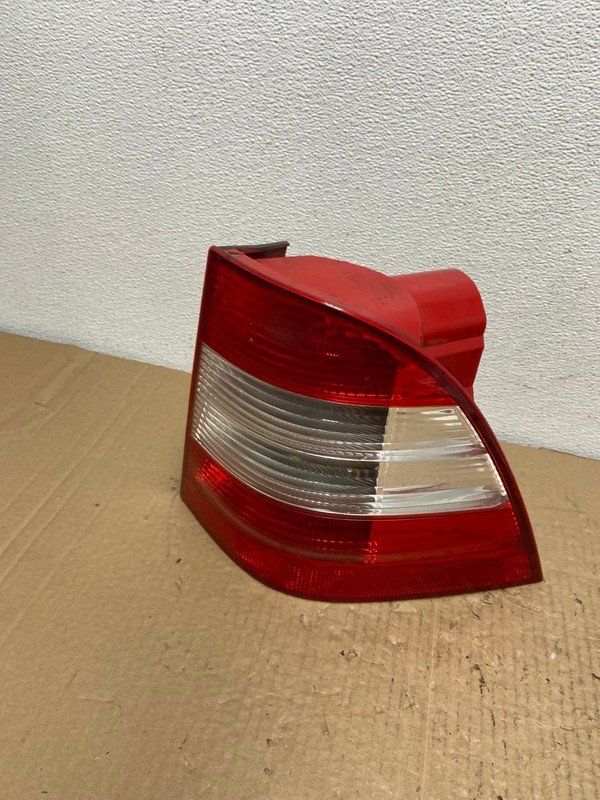 2002-2005 Mercedes ML 350 Ml-Class Right Passenger Rh Side Tail Light AC3890 LK
