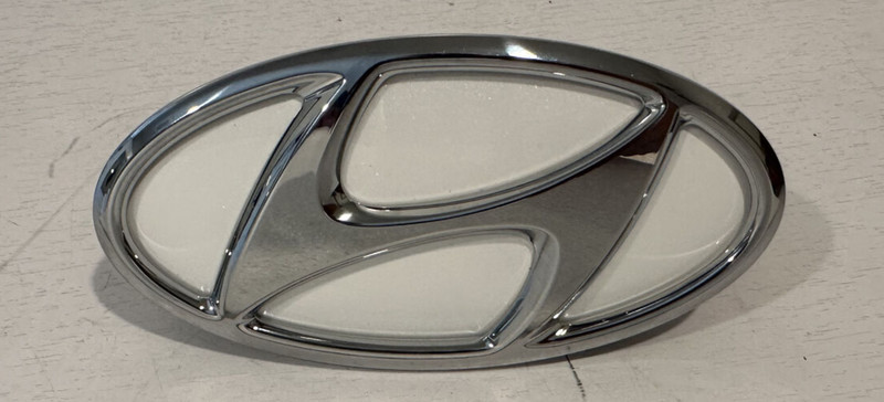 2019-20 HYUNDAI ELANTRA QUARTZ WHITE EMBLEM OEM PART#81260-F3500-WWB