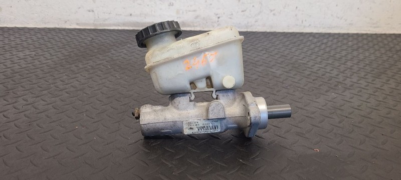 01-04 Ford Escape A/T Brake Master Cylinder OEM 2L8Z-2140-AA