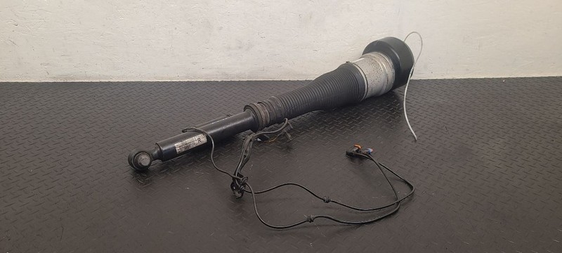 12-13 Mercedes-Benz S400 Rear Right Passenger Strut Assembly OEM 2213205613