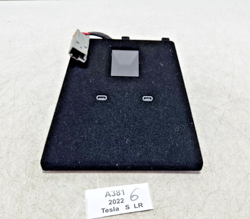 ✅ 21-25 OEM Tesla Model S USB Hub Center Console Charger Module Unit