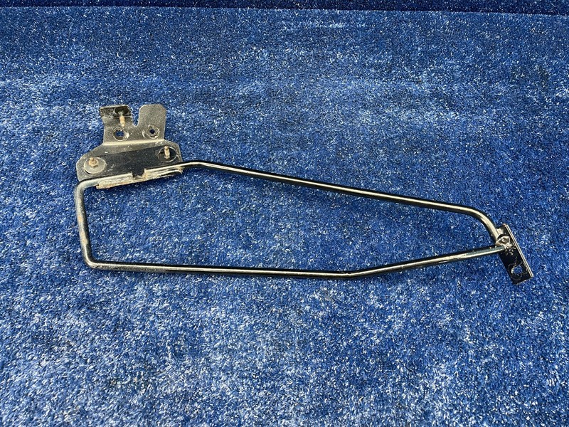 2007-2010 Saturn Sky Fender Bracket Support Lower front Left Driver Side OEM