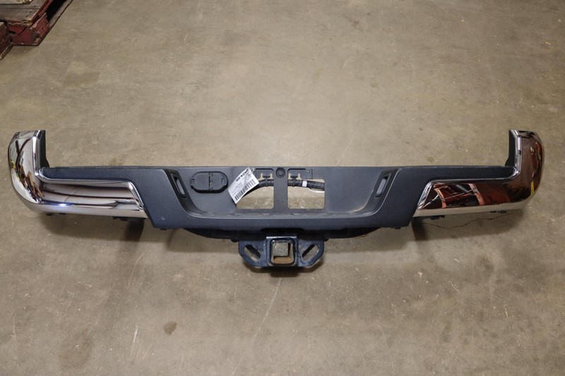 2016-2023 TOYOTA TACOMA REAR BUMPER COVER CHROME W/ TOWING PACKAGE OEM