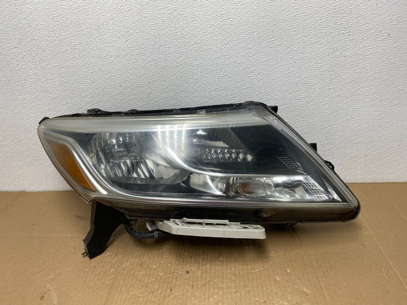 2013 to 2016 Nissan Pathfinder Right Passenger RH Side Headlight OEM AB8183 DW