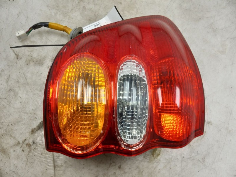 01 02 03 04 TOYOTA SEQUOIA LIMITED DRIVER LEFT TAIL LIGHT QUARTER PANEL MOUNTED