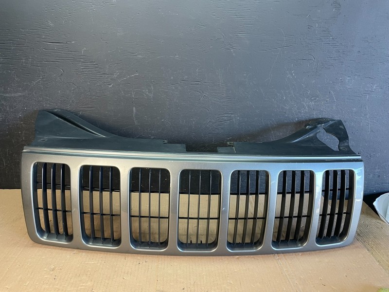 2005 2006 2007 Jeep Grand Cherokee Front Upper Grill Grille OEM AD8494 DG