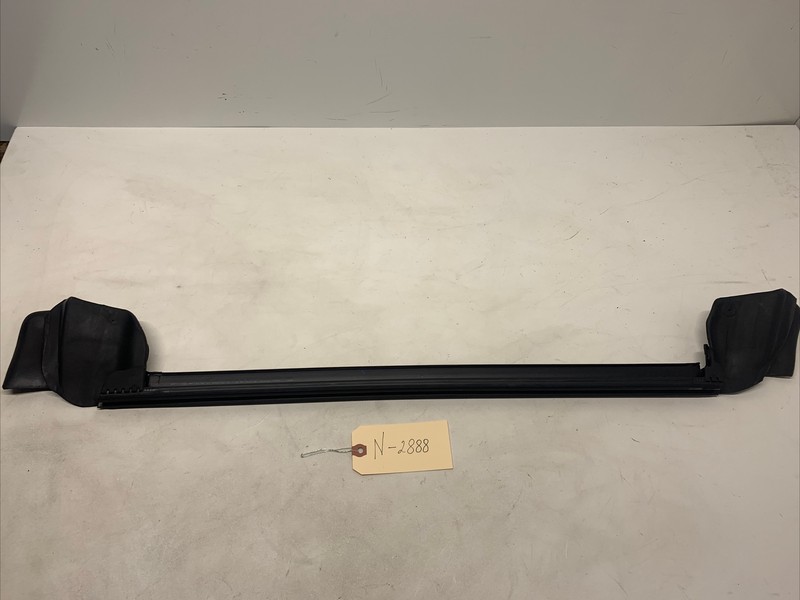 20-22 TESLA MODEL Y REAR RIGHT DOOR WINDOW INNER BELT WEATHERSTRIP SEAL 2888 U8