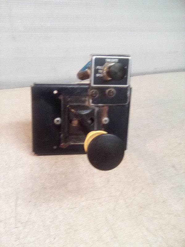 PTO/Dump Box With Williams Controls WM-787-F 4-Way 3-Position Pressure Regulator