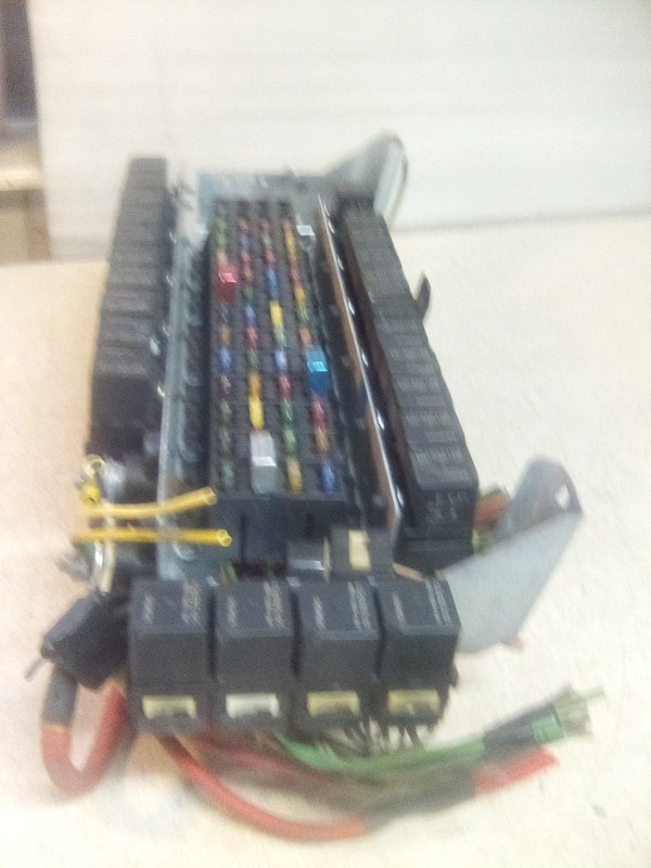 2000 International 9200 Fuse/Relay Block
