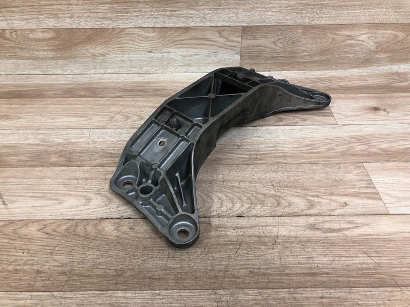 BMW OEM E90 E92 E93 M3 6 SPEED MANUAL TRANSMISSION CROSSMEMBER MOUNT 08-13