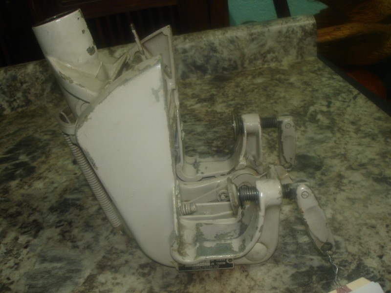 1961 Johnson 5.5hp transom bracket swivel mtboat motor part #cd-18 Bin 4010