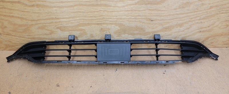 2020 2021 HYUNDAI PALISADE LIMITED SE SEL Front Bumper Lower Grille OEM