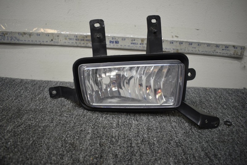 2015-2017 CHEVROLET SUBURBAN RIGHT SIDE FOG LIGHT FACTORY OEM