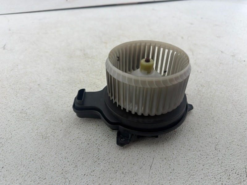 2020 - 2023 FORD ESCAPE OEM 2.0L AWD HVAC A/C HEATER BLOWER MOTOR OEM
