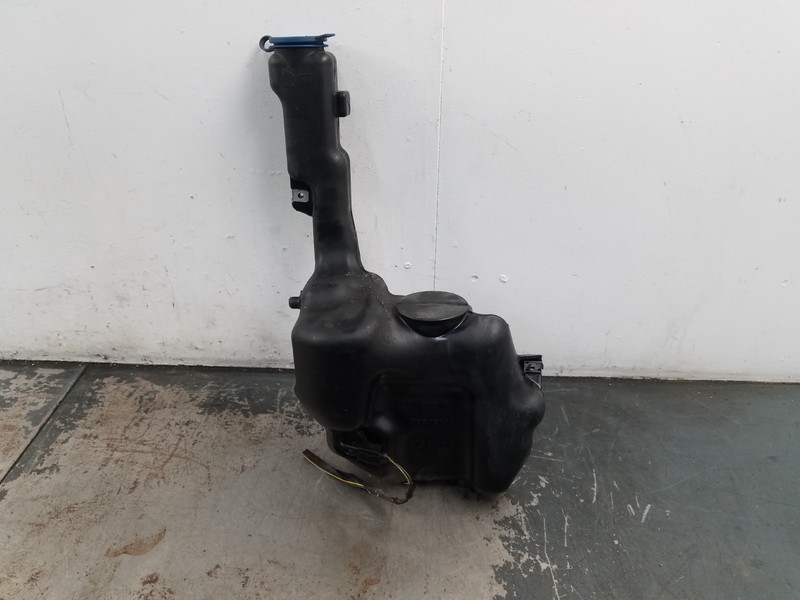 2010 Mercedes AMG C 63 Windshield Washer Reservoir #8001 Q6