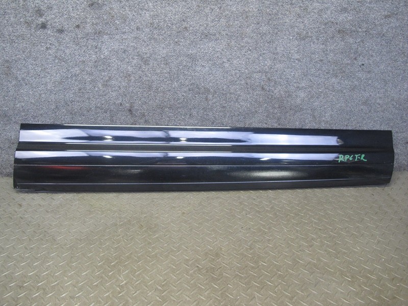 2011-2018 PORSCHE CAYENNE 958 FRONT RIGHT PASS SIDE LOWER DOOR MOLDING BLADE