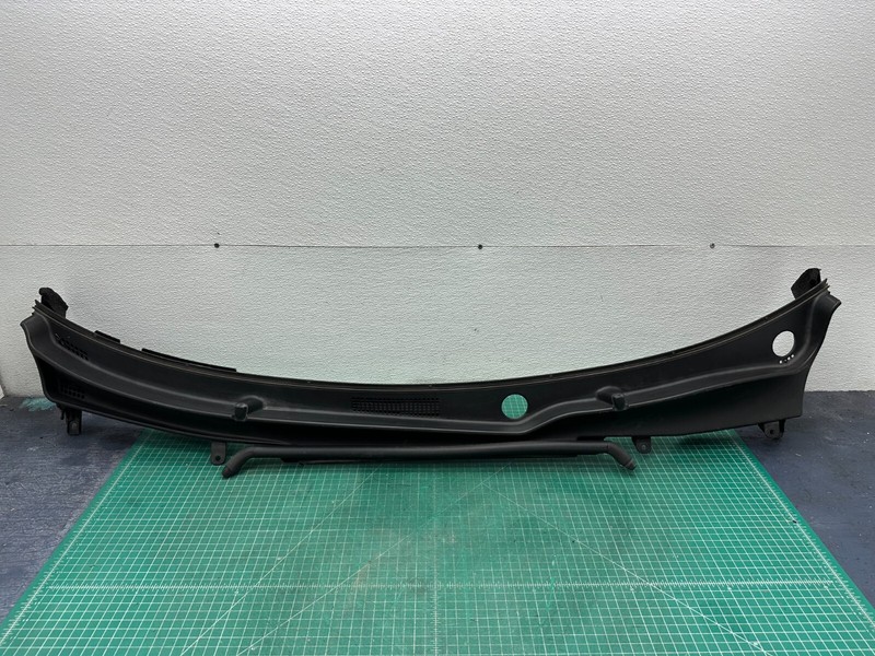 18-23 KIA STINGER - WINDSHIELD COWL PANEL VENT GRILLE COVER OEM