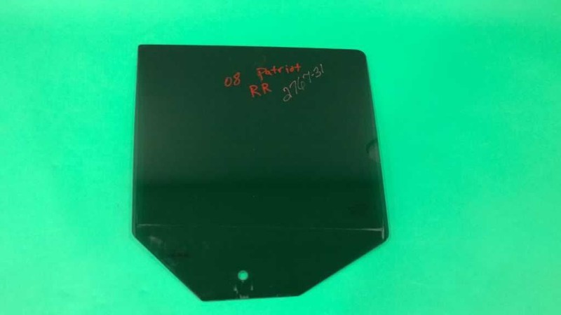 07-17 PATRIOT PASSENGER RIGHT REAR WINDOW DOOR GLASS 2767-31