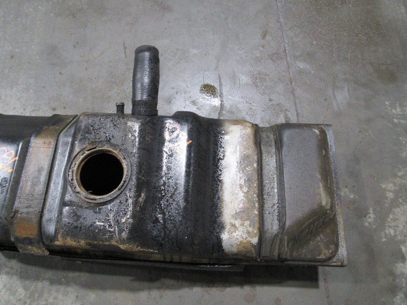 97-99 CHEVROLET C1500 C2500 C3500/ GMC C1500 C2500 C3500 FUEL TANK 8' BOX 6 CYL