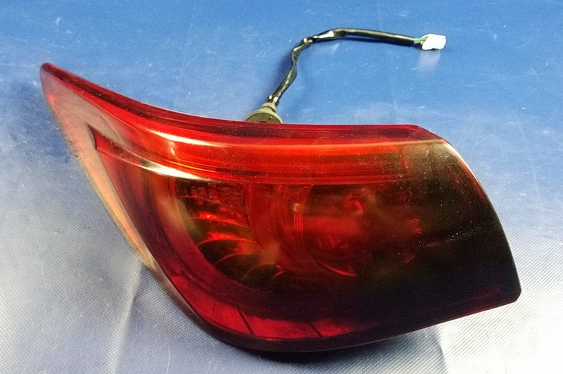 2016 - 2017 INFINITI Q50 LEFT SIDE TAIL LIGHT LAMP QUARTER PANEL MOUNTED # 66882