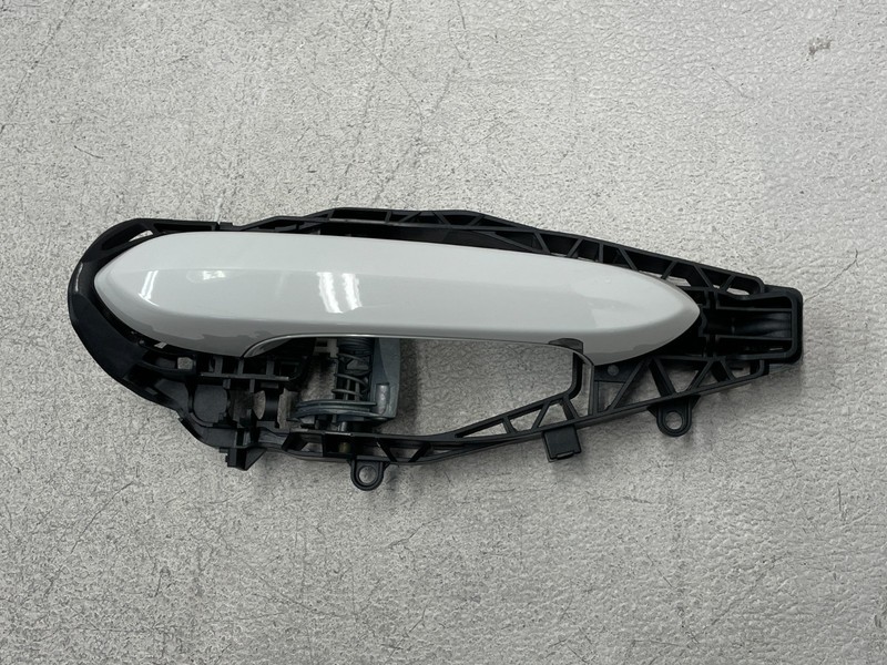 19 20 21 BMW 330i M340i G20 Front Right Pass Exterior Door Handle White 1633 OEM