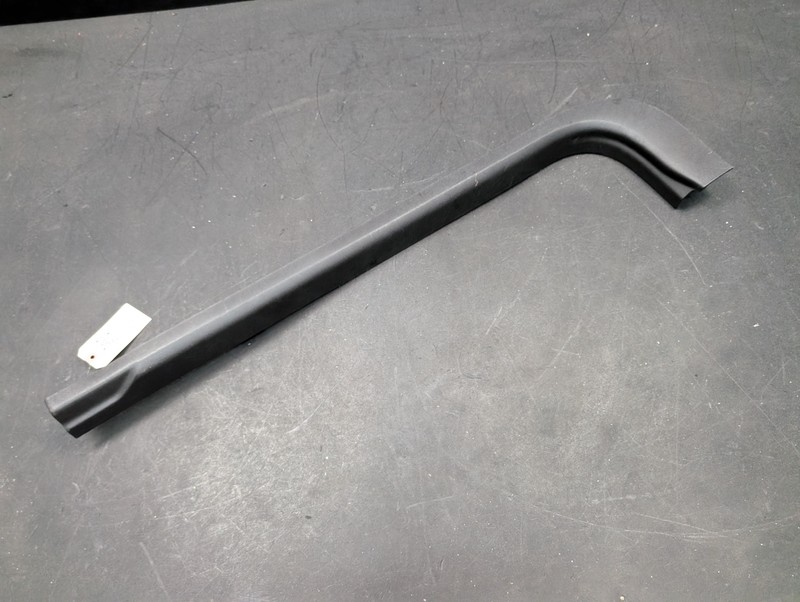 Front Right Door Sill Scuff Plate 2019 Chevrolet Camaro 84339479 2016 2017 -2024