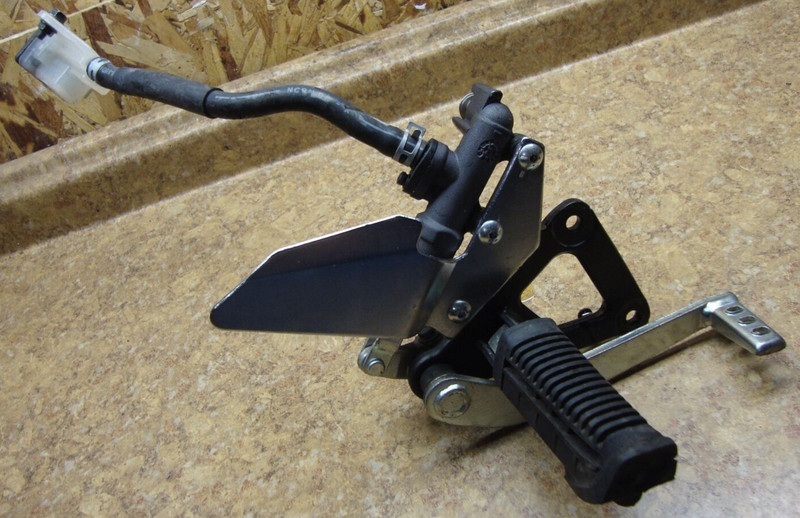 2009 Suzuki GS500FH GS500 GS 500 F Foot Peg Rear Brake Lever Master Cylinder K5