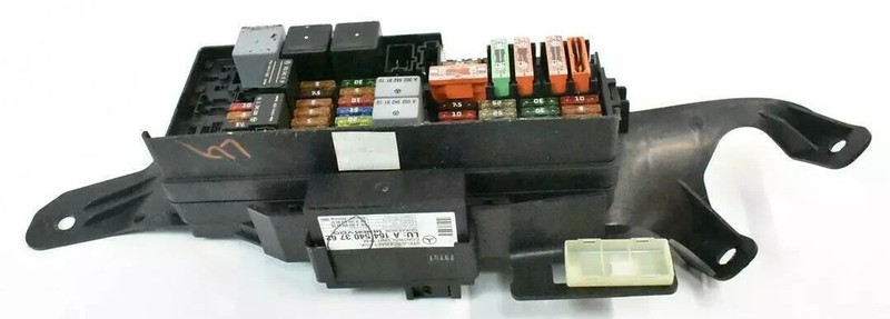 06-10 Mercedes X164 ML550 R350 GL450 Rear Relay Fuse Box 1645402372 OEM